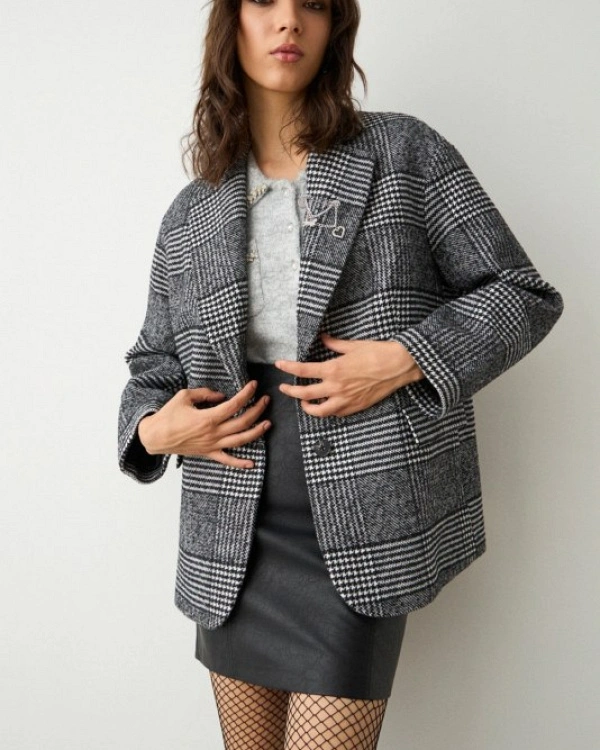 BlAZER CUADROS CON ALFILER