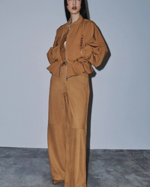 CAZADORA EN COLOR COFFEE Y SKY BLUE