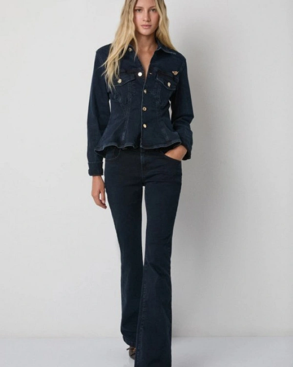 CHAQUETA VAQUERA CON BOTONES DECORATIVOS