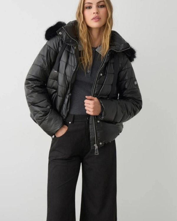 PLUMIFERO CON CAPUCHA Y PELO