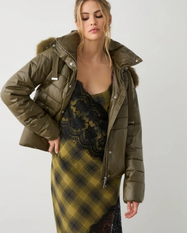 PLUMIFERO CON CAPUCHA Y PELO