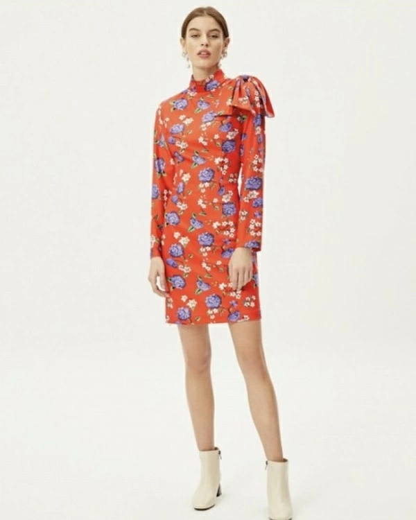 VESTIDO DE FLORES CON LAZO