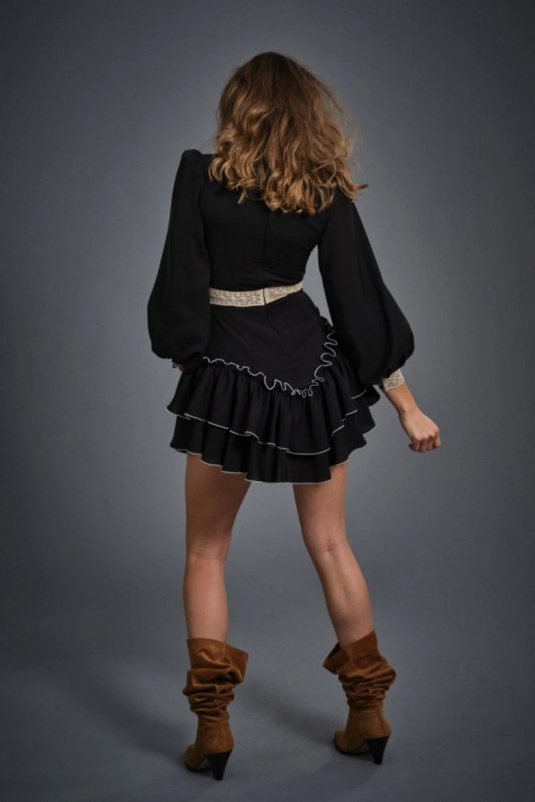 VESTIDO PASAMERIA Y VOLANTES